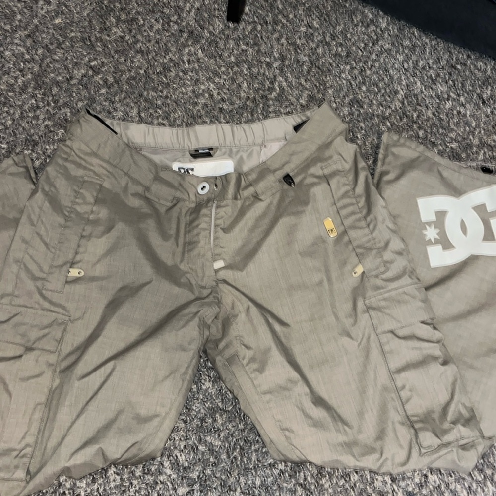 DC snowboarding pants with cargo pockets and zipper vents